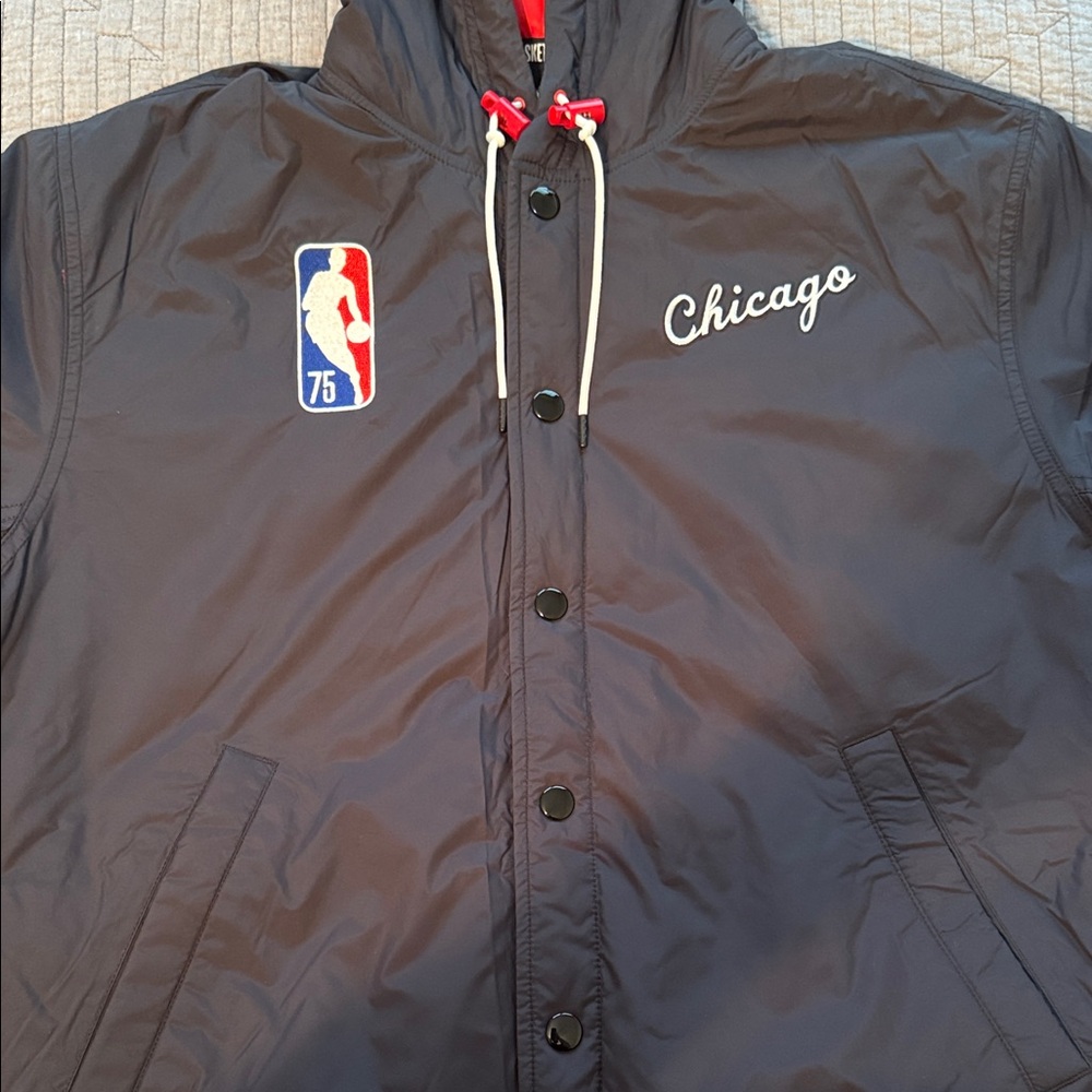 Nike NBA 75th Anniversary Chicago Bulls Pregame Courtside Men’s M Jacket - Picture 2 of 5